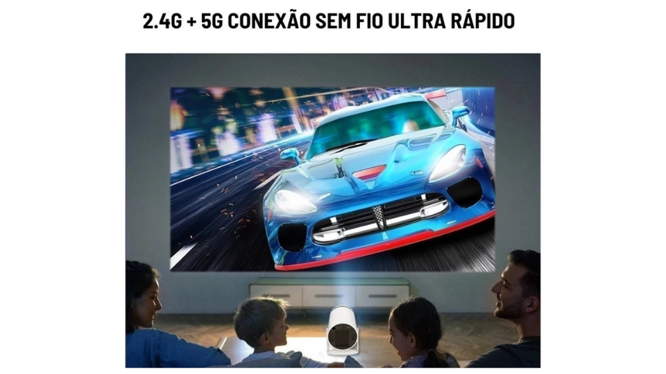 Projetor 4K transformando o ambiente em cinema, para um dia dos namorados perfeito.