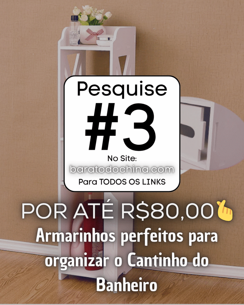 Cesto organizador retangular de plástico branco com alças, preenchido com cosméticos e rolos de papel higiênico, dentro de um armário de banheiro. Essencial armarinhos para organizar o banheiro.